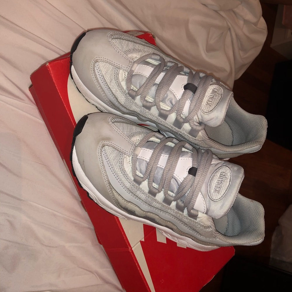 Nike air maxes 95